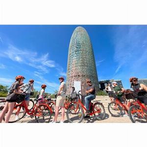 Sconto del 25 Tour in bicicletta a Barcellona con guida locale