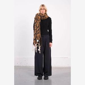 Molly Bracken Profitez dune remise de 29 % sur une écharpe à franges à motifs animaux