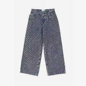 Jeans loose fit ora a 165  invece di 330  risparmia il 50