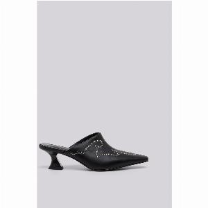 Mules Almond Cloud ora a 4950  con uno sconto del 50