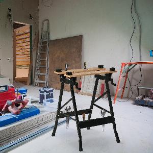 HOMCOM Banco da Lavoro Pieghevole con 4 Morse Riga e Goniometro Portata 150 kg Nero e Legno   Aosom Italy