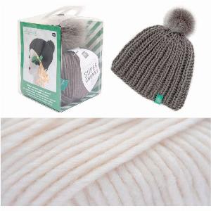 Wild Wild Wool Strickset Mütze mit Bommel