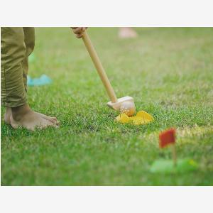 PlanToys Kinder MiniGolf Komplettset aus recyceltem Kautschukholz 9teilig Maße 3 x 8 x 534 cm