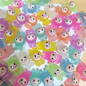 Scopri il 13 di sconto su 10 Mini Ornamenti Luminosi in Resina