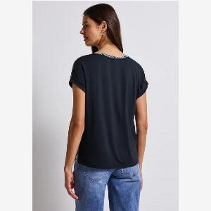 Tshirt à motifs et col en V