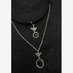 Impericon Réduction de 17 % sur le collier gris à deux rangs Pamela Mann 5055419696608