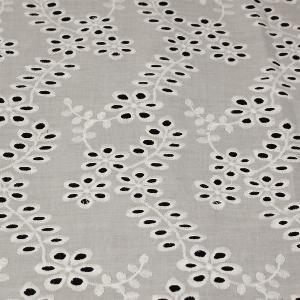 Réduction de 34 sur la broderie anglaise en coton à motifs floraux blancs