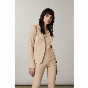 Scopri il 30 di sconto sulla giacca slim a 2 bottoni