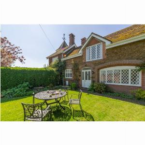 Enjoy 15 Discount at The Coach House