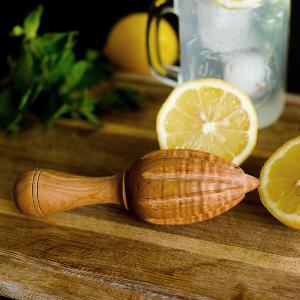 16 Rabatt auf elegante Zitruspresse aus spitzem Olivenholz 15 cm