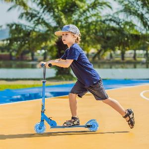 Scooter for kids Aged 37 Years w Lights Music Adjustable Height