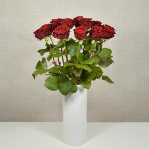 Rote Rosen für die Liebe  Ein Blumenstrauß voller Leidenschaft