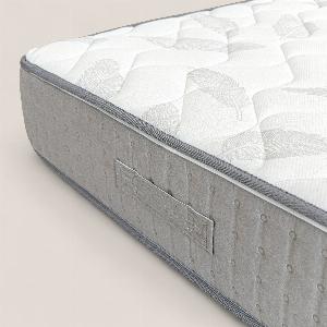 AERION  Matelas orthopédique à mémoire de forme et Aquapur pour un repos léger comme lair