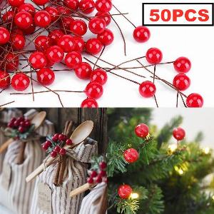 Sconto del 58 su 50 pezzi di decorazioni natalizie con bacche rosse