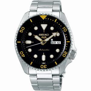 40 Discount on Mens 425mm Black Sports Watch Limited Offer