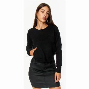 Pull court noir col rond roulotté LXL  Prix réduit de 2290  à 1374