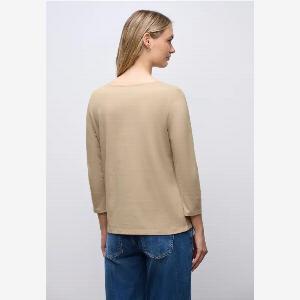 Profitez de 31 de réduction sur un tshirt à col carré