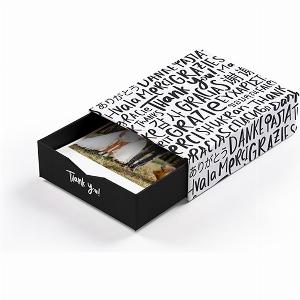 Sconto dell11 su Scatola con 100 foto dal design Grazie