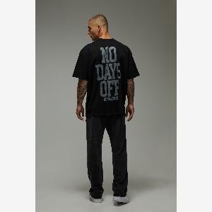 Herren MAN Active No Days Off Oversized TShirt  Black  Größe Medium  boohooMAN