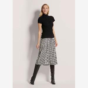Pull en maille à manches courtes ancien prix 9995  maintenant 24