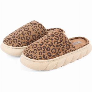 Scopri il 10 di sconto su Pantofole Leopardate con Suola Alta