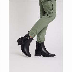 Bottines cavalières noires en taille 36 prix réduit à 1495 