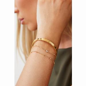 18  Rabatt auf elegantes ArmbandSet in Goldfarbe sichern