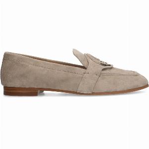Beigefarbene VelourslederLoafer mit goldfarbenem Detail