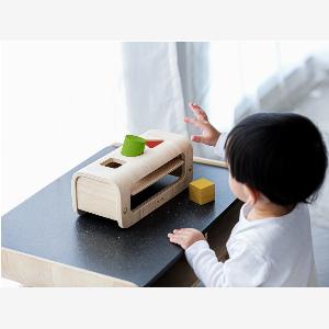 PlanToys Formen Sortieren Steckspiel aus Kautschukholz Maße 24 x 115 x 10 cm