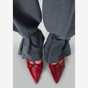 17 Rabatt auf rote LederSlingbacks mit Schnallen sichern