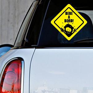 Autocollant voiture pour bébé à bord avec un design de pleurs