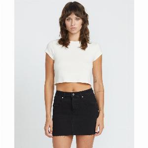 Économie de 30 sur la jupe noire Dropping In de Volcom