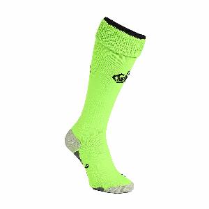 Profitez de 50 de réduction sur les chaussettes Kombat Spark Pro AS Monaco 2324 vertes pour hommes