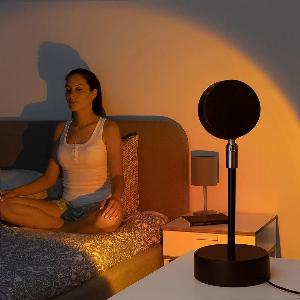 Lampada LED Regolabile per un Atmosfera Calda e Rilassante 690