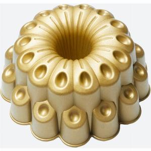 Gâteau en forme de fleur de dahlia aux fins motifs dans un moule en aluminium superconducteur antiadhésif