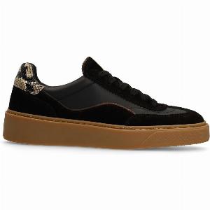 Schwarze Sneaker mit SchlangenmusterDetails