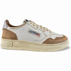Save 1 on trendy retro sneakers for a stylish vintage look today