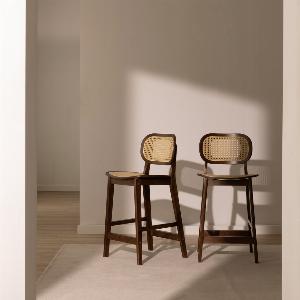 30 Rabatt auf den Kasai Hochhocker aus Nussbaum und Rattan