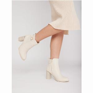 Bottines à talons carrés en beige taille 40 à 1745  50