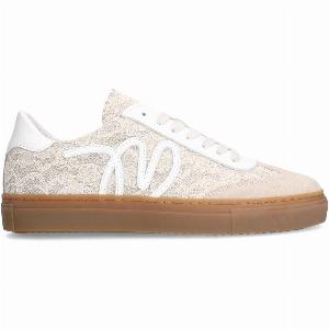 Beigefarbene Ledersneaker mit SpitzenDetails