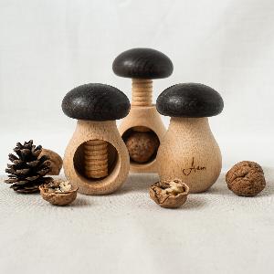 Nussknacker Pilz braun mit individueller Gravur