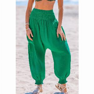 Pantalon vert à poches jambe fuselée