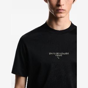 Tshirt nera con ricamo del logo