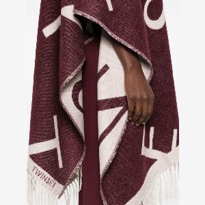 10 di sconto su Mantella Borgogna con Motivo e Frange