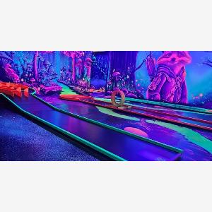 4560 Min Indoor SchwarzlichtMinigolf für 2 Personen