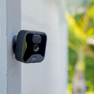 Blink Outdoor 3  1Kamera System in Schwarz jetzt für 8940  11  Rabatt erhältlich