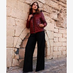 Sconto del 31 su giacca in pelle imbottita con cappuccio rosso nuvoloso