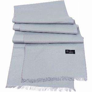 25 Rabatt auf hellgrauen Winterschal aus Seidenflanell