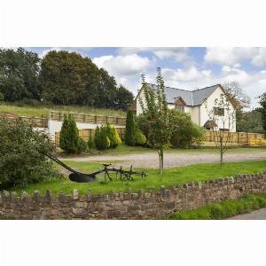 Holywell House 8 Guests