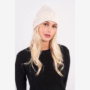 Molly Bracken Réduction de 30 % sur le bonnet à motifs cœurs